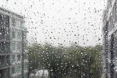 bad weather reduces home prices